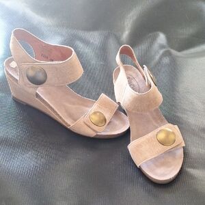 Taos Carousel 3 Sandals Leather Wedge Ankle Strap Size 39 EU US 8-81/2